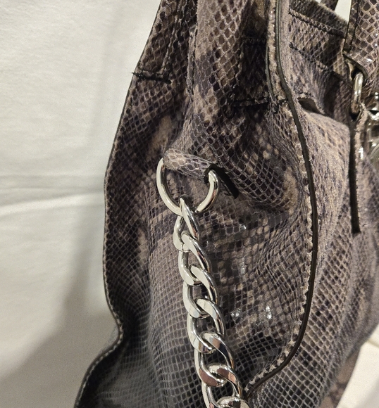 Michael Kors Gray Shoulder Bag with Luxurious Design - Picture 4 of 8